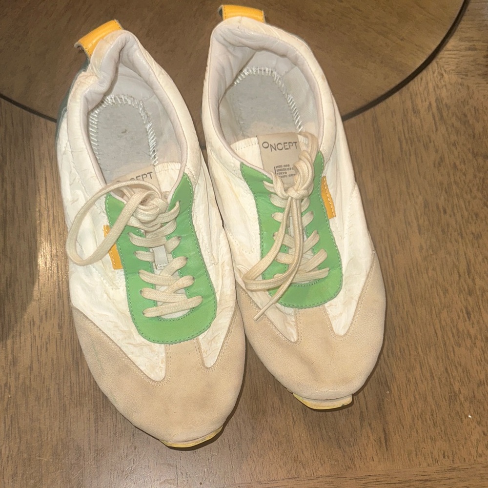 Oncept Women's Athletic Shoes - Green and White